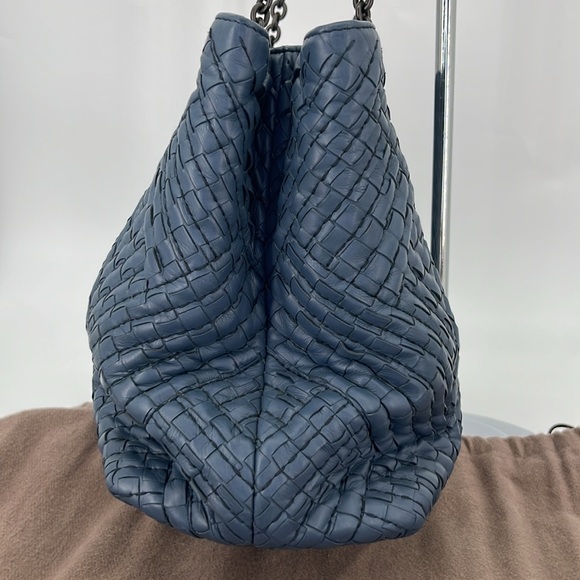 Bottega Veneta Tote Intrecciato Medium Chain
Authentication Certificate Provided - Picture 11 of 17